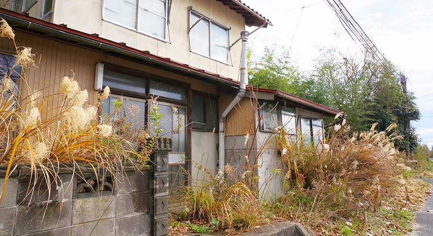 1. 松山市にお住まいのK様が、「築古の相続した実家を解体せずに売却できた事例」